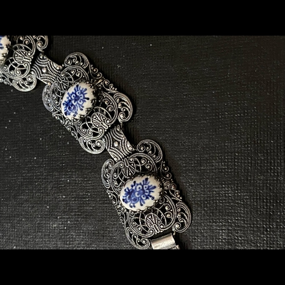 Vintage Dutch Ceramic silver filagree etched bracelet & earrings - Picture 6 of 10